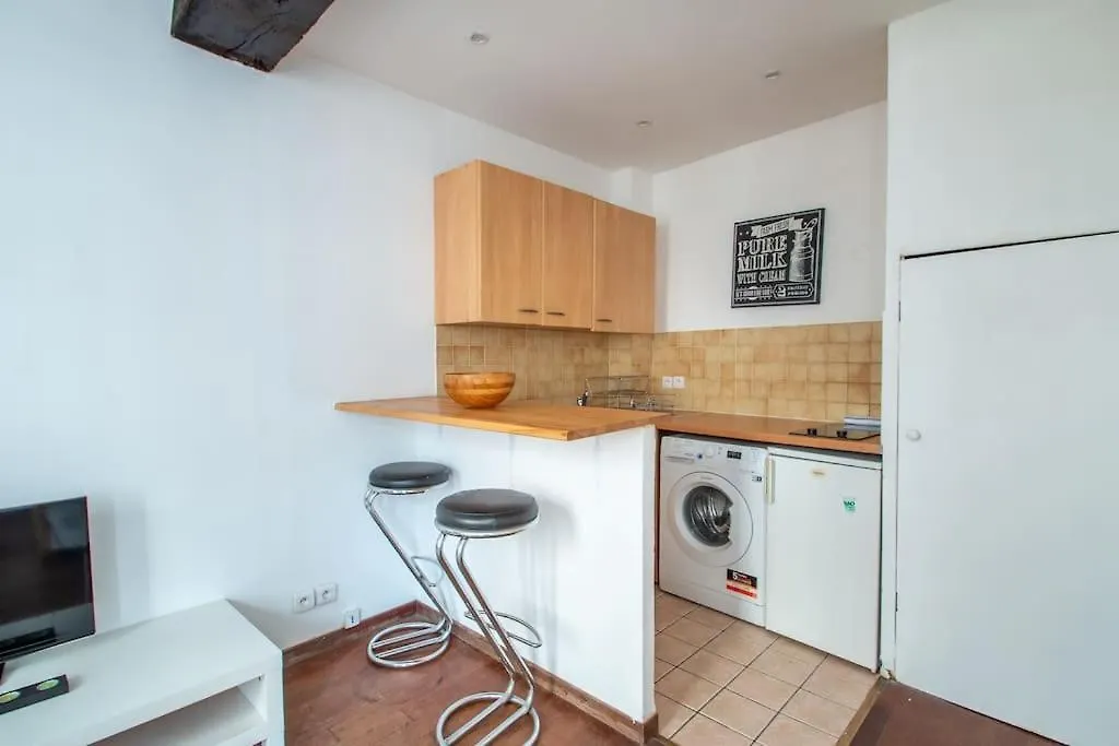 Studio Au Coeur Du Marais - III París 0*,  Francia